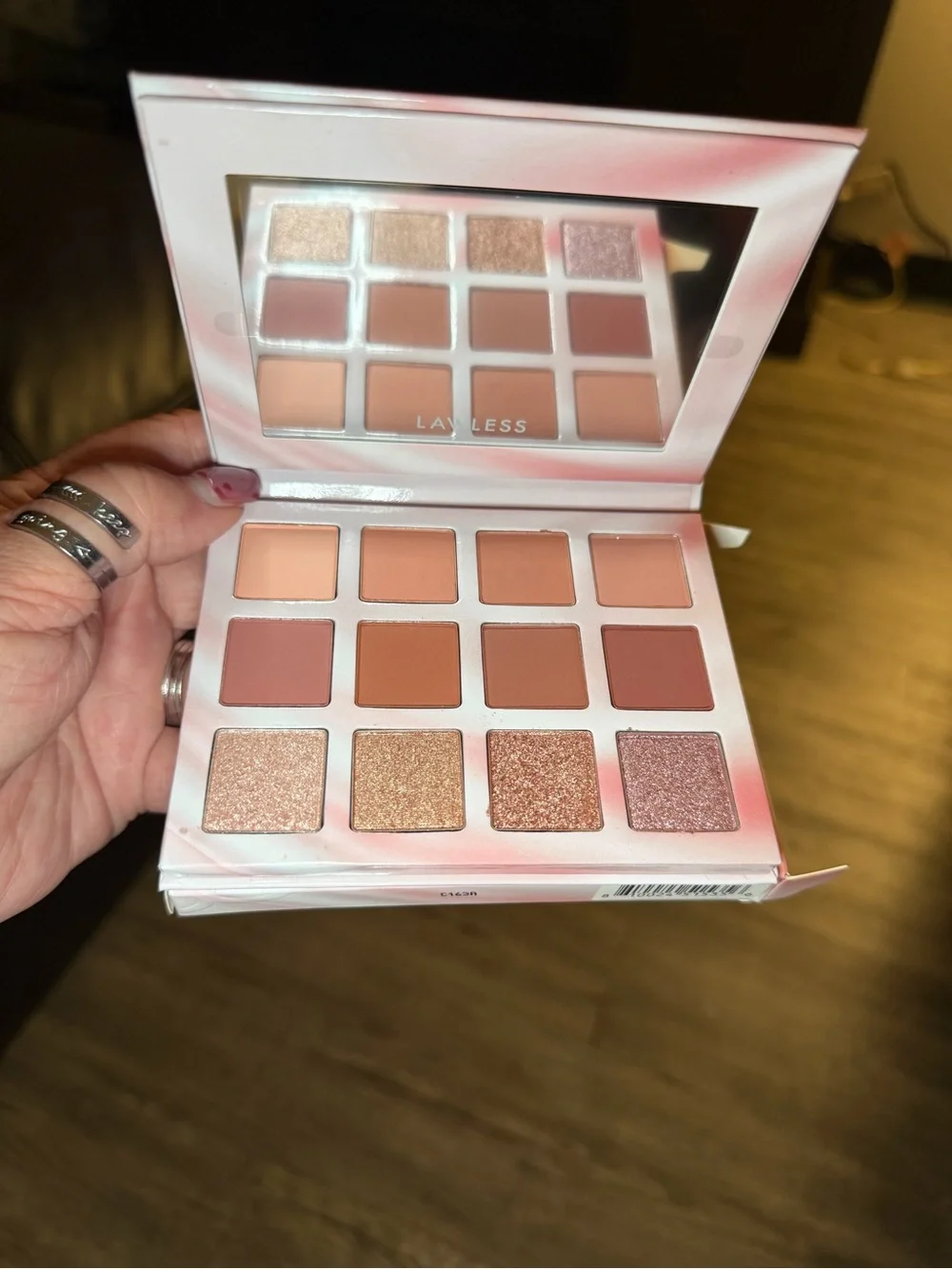 LAWLESS The Dreamy Daisy Eyeshadow Palette — Peachy Pink & Warm Neutrals